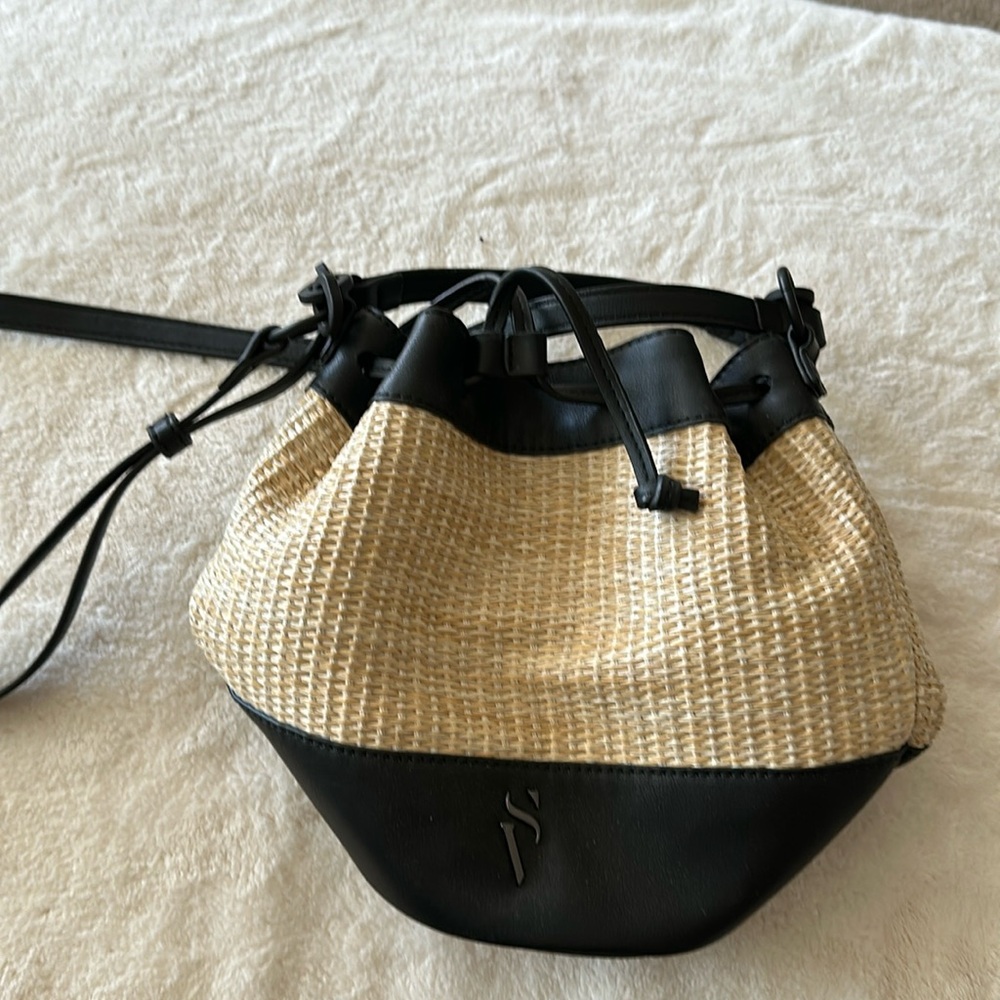 Straw bucket bag with black detail